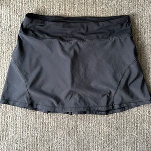 Lululemon skirt size 6 tall